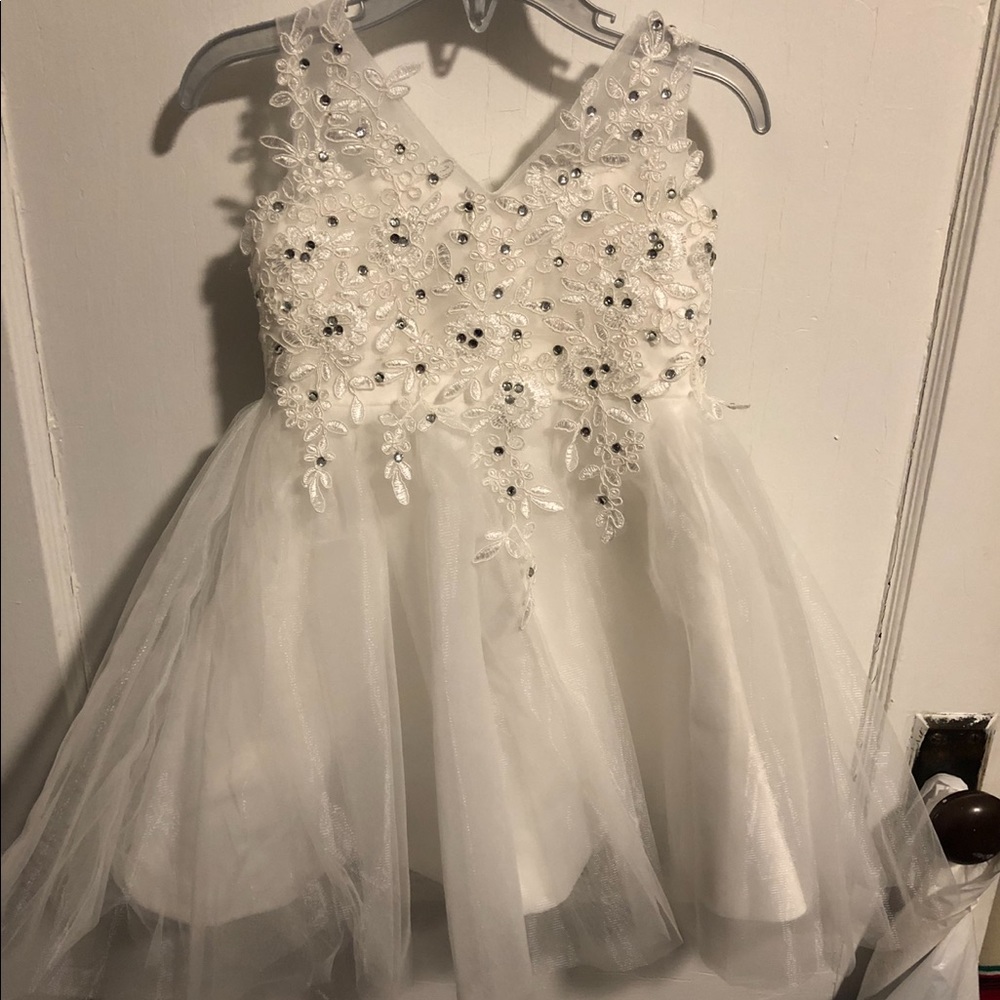 JJ House 3t flower girl dress never worn